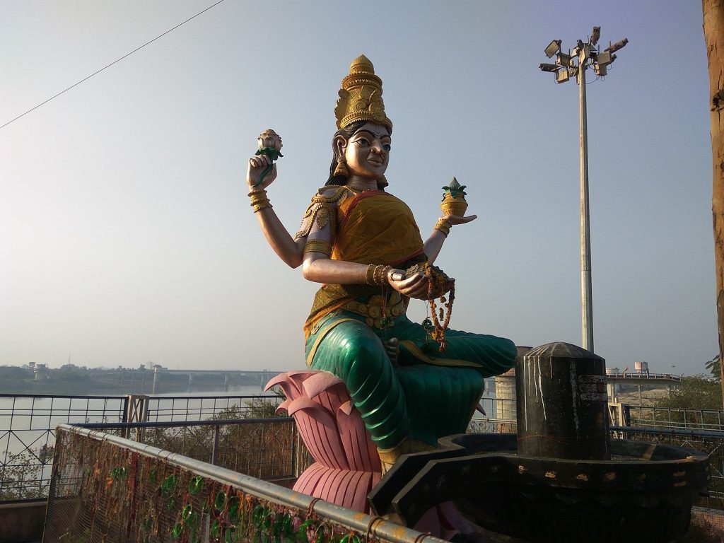 Goddess_Saraswati_beside_Godavari_river