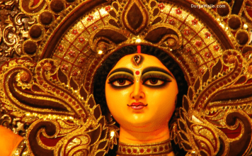 As the festival of Navratri begins, many people visit the temples of Goddess Durga to get a glimpse of the Goddess. This time Navratri festival is starting from 26th September, do you know which Durga Devi temple we can visit in India during this time..? These are the 20 most important and powerful temples of Goddess Durga in India..!