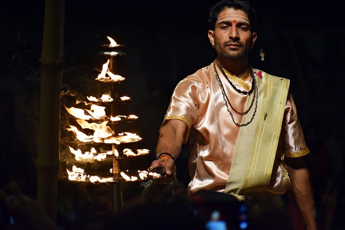Performing Aarti: Rules and Significance in Hinduism